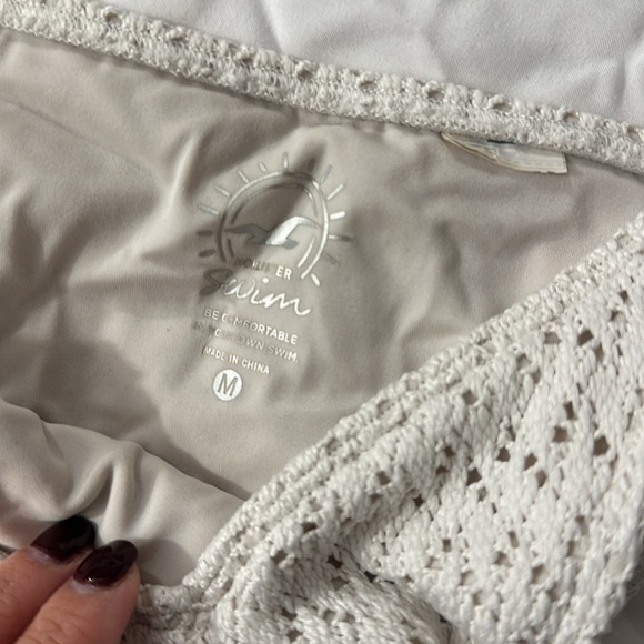 Bikini - Picture 3 of 4